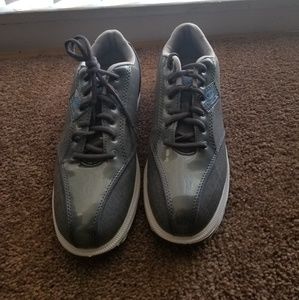 Women's bowling shoes